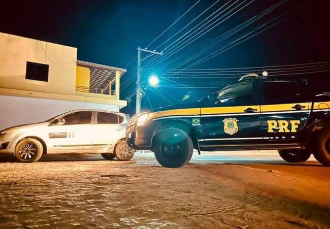 Região Após desobedecer ordem de parada veículo roubado é recuperado